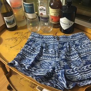 Hip Linen Shorts